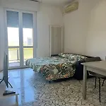 Guesthost - Comfy In San Donato