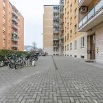 Apartment Guesthost - Comfy In San Donato