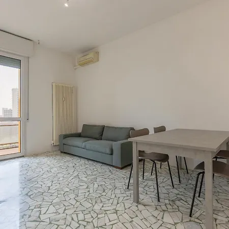 Guesthost - Comfy In San Donato