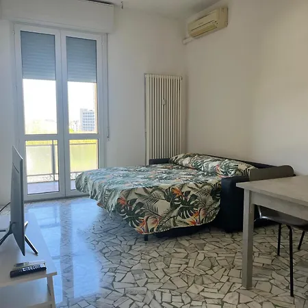 Guesthost - Comfy In San Donato