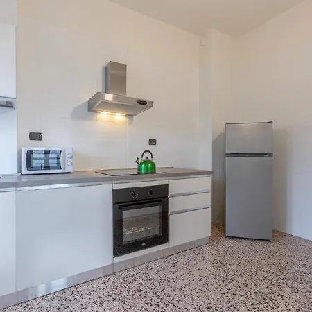Guesthost - Comfy In San Donato
