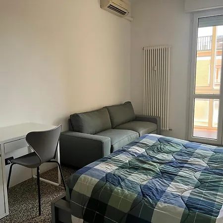 Guesthost - Comfy In San Donato