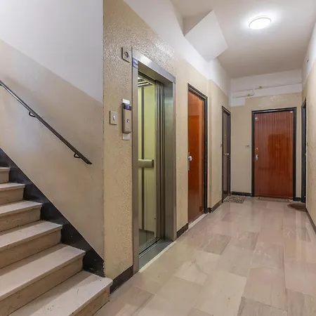 Guesthost - Comfy In San Donato Bolonia