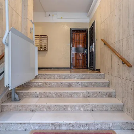 Guesthost - Comfy In San Donato