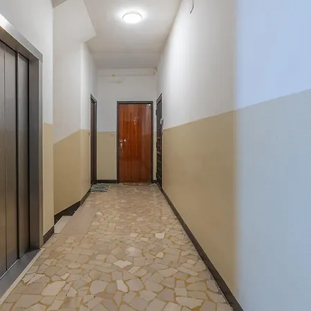Guesthost - Comfy In San Donato