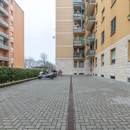 Guesthost - Comfy In San Donato Lägenhet