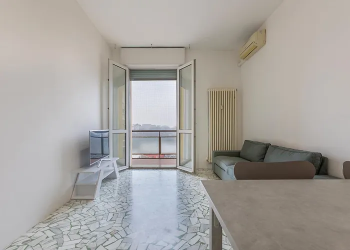 Апартаменты Guesthost - Comfy In San Donato Болонья