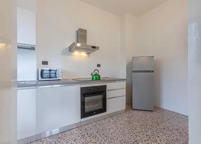 Guesthost - Comfy In San Donato