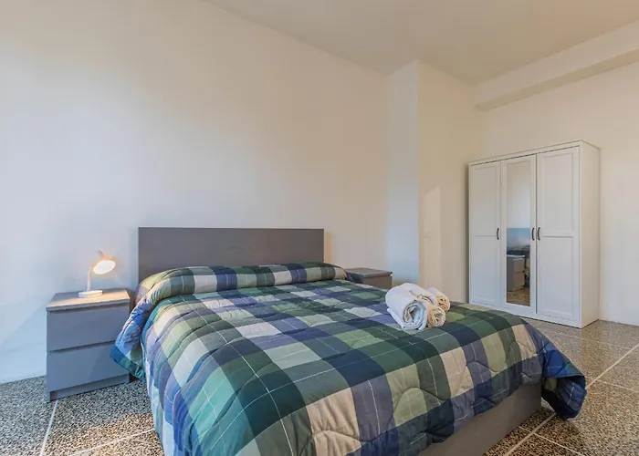 Guesthost - Comfy In San Donato *